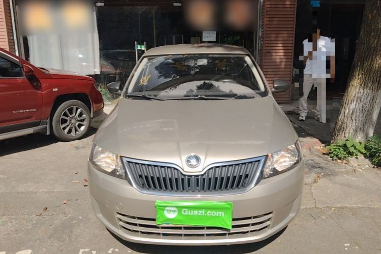 Used Skoda Rapid 2015 1.6L Manual Le Xuan Model Front