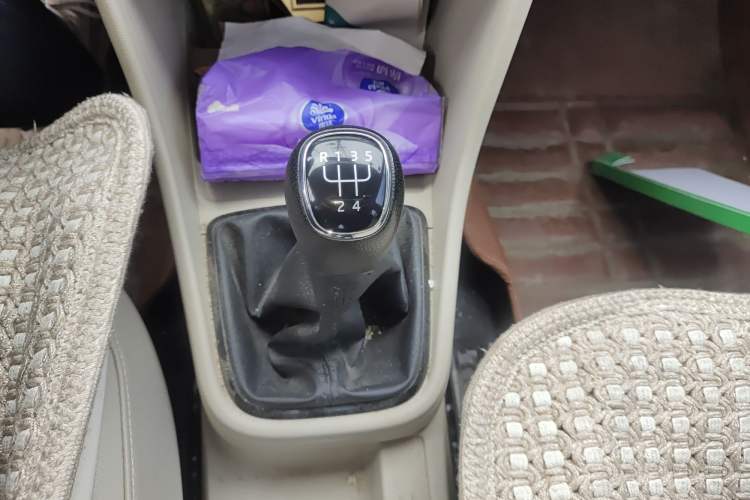 Used Skoda Rapid 2015 1.6L Manual Smart Selection Model Gear Lever