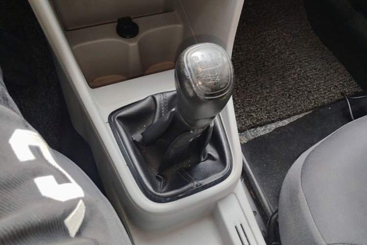 Used Skoda Rapid 2015 1.6L Manual Le Xuan Model Gear Lever
