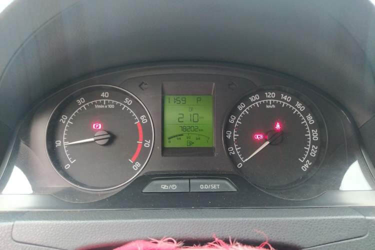 Used Skoda Rapid 2015 1.6L Automatic Smart Selection Model Instrument Cluster