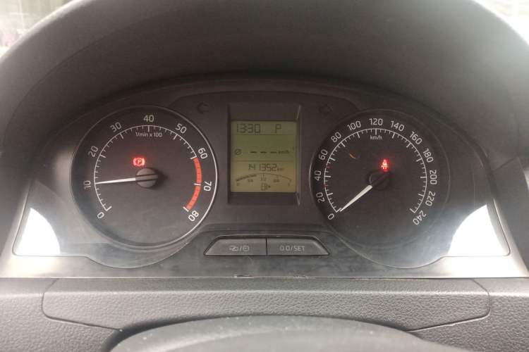 Used Skoda Rapid 2015 1.6L Automatic Smart Selection Model Instrument Cluster