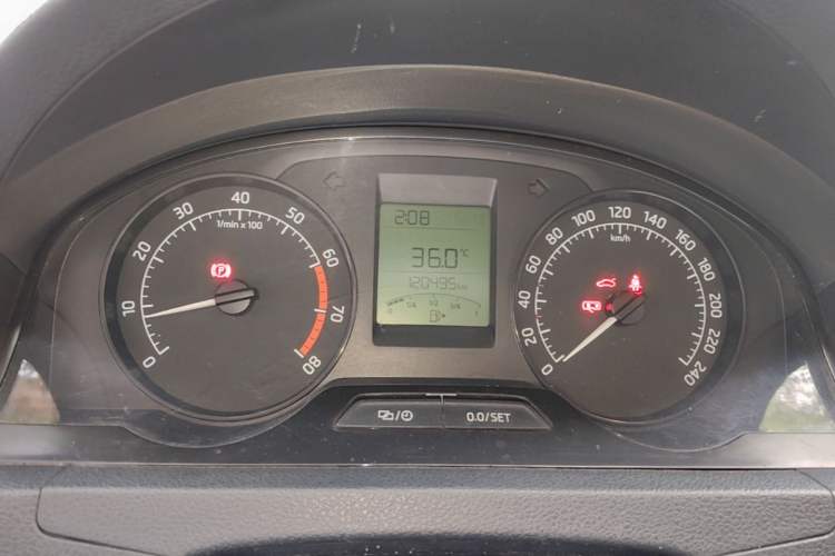 Used Skoda Rapid 2015 1.6L Manual Le Xuan Model Instrument Cluster