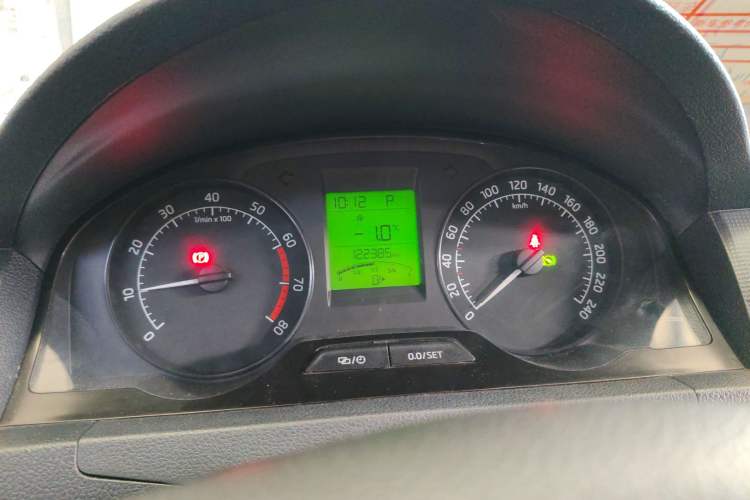Used Skoda Rapid 2015 1.6L Automatic Smart Selection Model Instrument Cluster