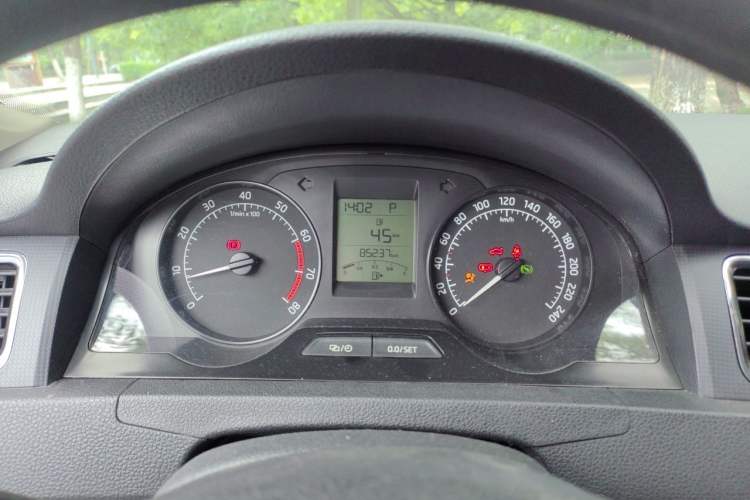 Used Skoda Rapid 2015 1.6L Automatic Smart Selection Model Instrument Cluster