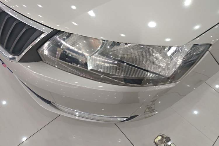 Used Skoda Rapid 2015 1.6L Automatic Smart Selection Model Left Front Headlight