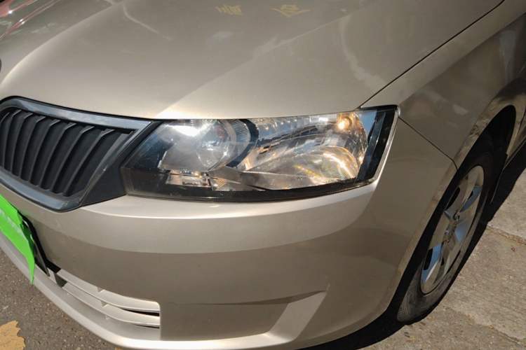 Used Skoda Rapid 2015 1.6L Manual Le Xuan Model Left Front Headlight