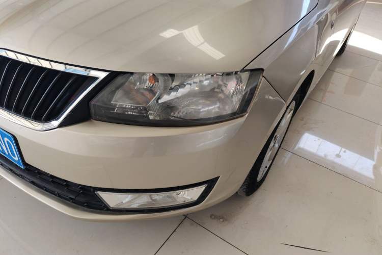 Used Skoda Rapid 2015 1.6L Automatic Smart Selection Model Left Front Headlight