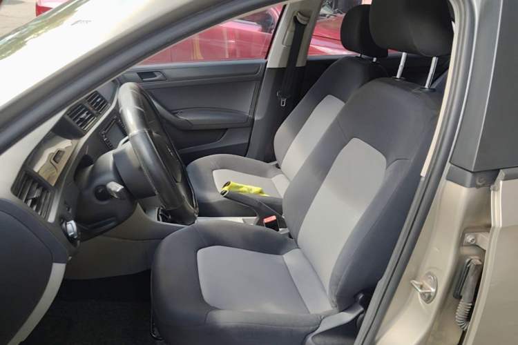 Used Skoda Rapid 2015 1.6L Manual Le Xuan Model Left Front Seat