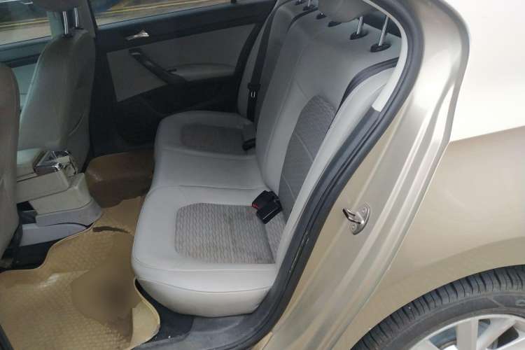 Used Skoda Rapid 2015 1.6L Automatic Smart Selection Model Left Rear Seat