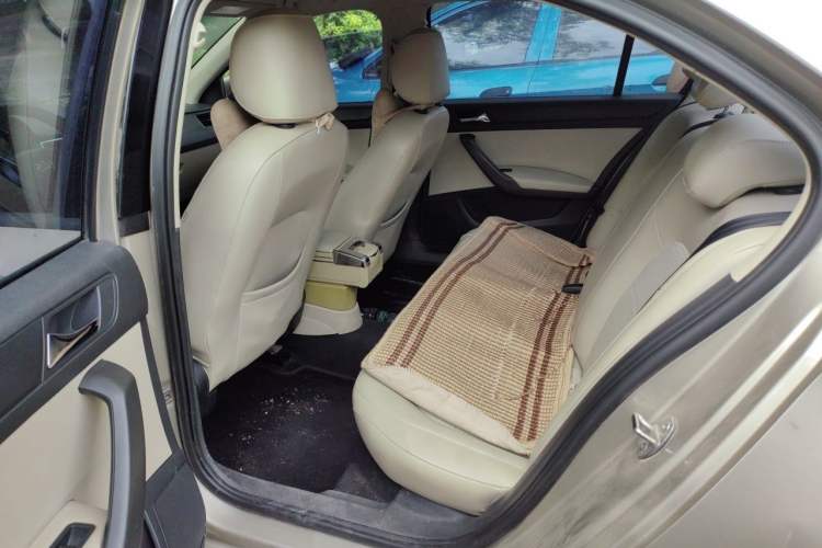 Used Skoda Rapid 2015 1.6L Automatic Smart Selection Model Left Rear Seat