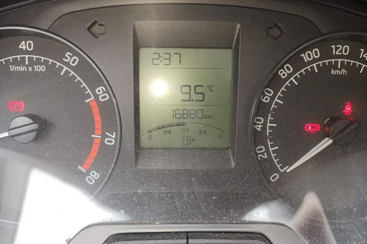 Used Skoda Rapid 2015 1.6L Manual Smart Selection Model Odometer Close Up