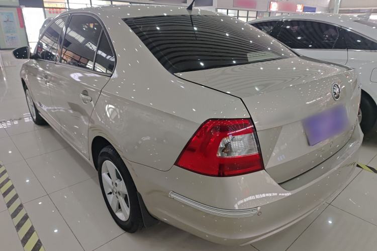 Used Skoda Rapid 2015 1.6L Automatic Smart Selection Model Rear Left 45 Deg