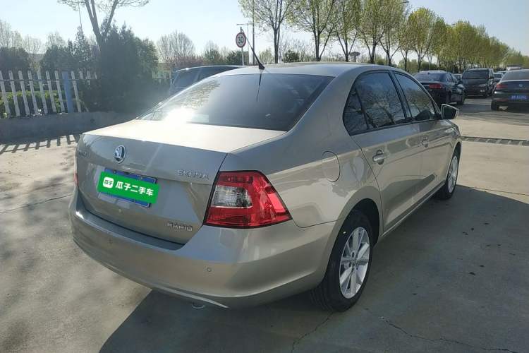 Used Skoda Rapid 2015 1.6L Automatic Smart Selection Model Rear Right 45 Deg