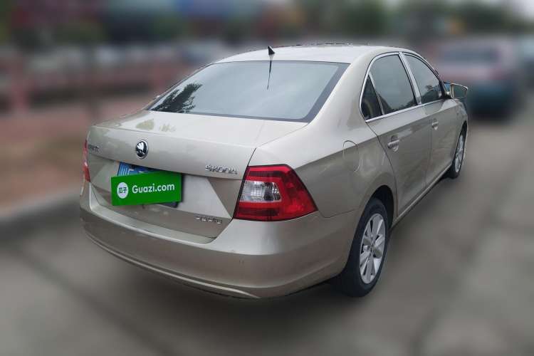 Used Skoda Rapid 2015 1.6L Automatic Smart Selection Model Rear Right 45 Deg