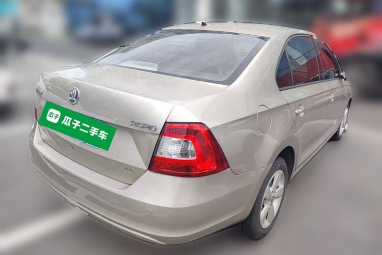 Used Skoda Rapid 2015 1.6L Automatic Smart Selection Model Rear Right 45 Deg