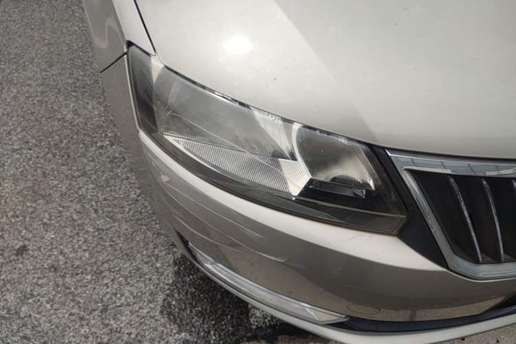 Used Skoda Rapid 2015 1.6L Automatic Smart Selection Model Right Front Headlight
