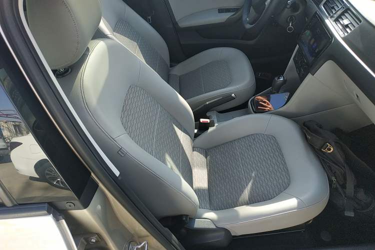 Used Skoda Rapid 2015 1.6L Automatic Smart Selection Model Right Front Seat