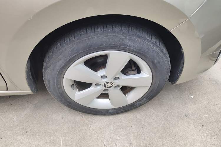 Used Skoda Rapid 2015 1.6L Manual Smart Selection Model Right Front Wheel Hub