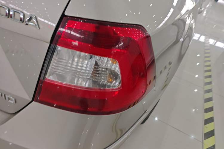 Used Skoda Rapid 2015 1.6L Automatic Smart Selection Model Right Rear Taillight