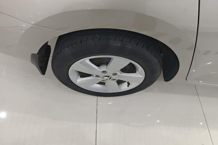 Used Skoda Rapid 2015 1.6L Automatic Smart Selection Model Right Rear Wheel Hub