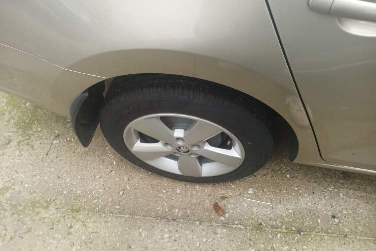 Used Skoda Rapid 2015 1.6L Automatic Smart Selection Model Right Rear Wheel Hub