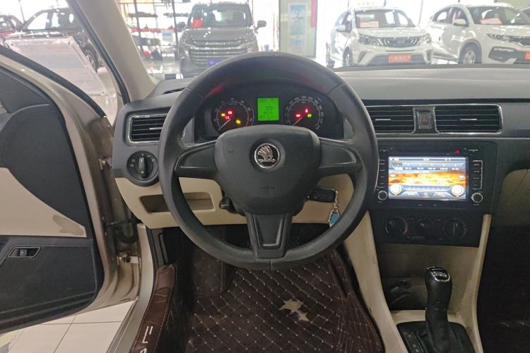 Used Skoda Rapid 2015 1.6L Automatic Smart Selection Model Steering Wheel