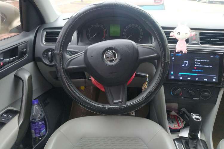 Used Skoda Rapid 2015 1.6L Automatic Smart Selection Model Steering Wheel