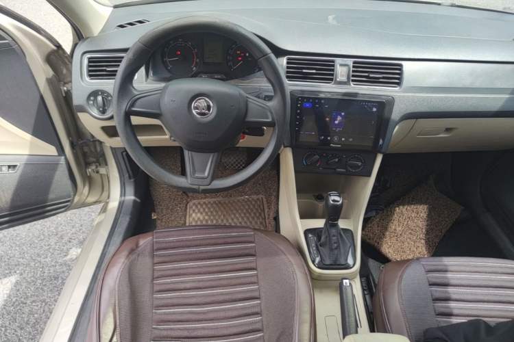 Used Skoda Rapid 2015 1.6L Automatic Smart Selection Model Steering Wheel