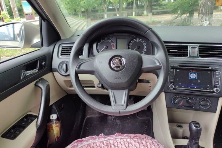 Used Skoda Rapid 2015 1.6L Automatic Smart Selection Model Steering Wheel