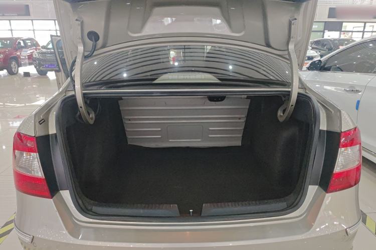 Used Skoda Rapid 2015 1.6L Automatic Smart Selection Model Trunk
