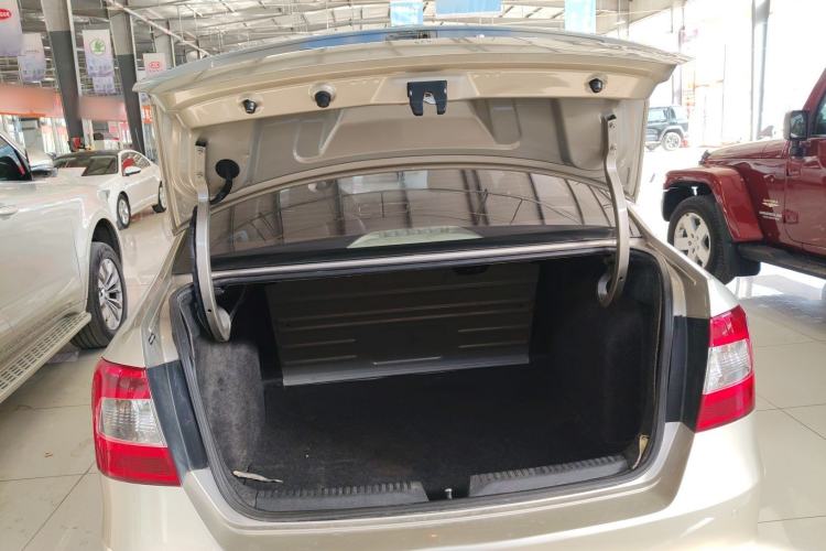 Used Skoda Rapid 2015 1.6L Automatic Smart Selection Model Trunk