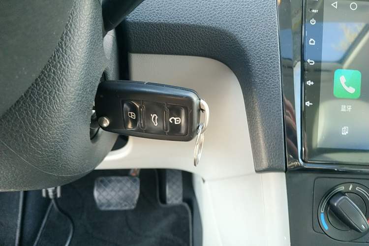 Used Skoda Rapid 2015 1.6L Automatic Smart Selection Model Vehicle Key