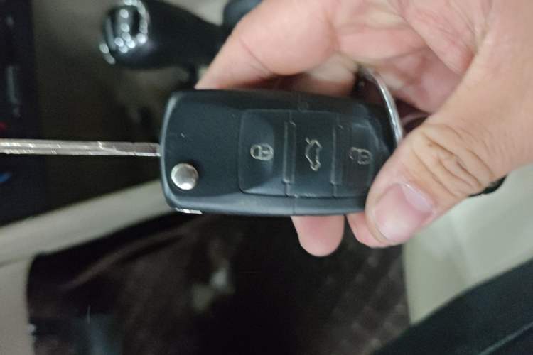Used Skoda Rapid 2015 1.6L Automatic Smart Selection Model Vehicle Key