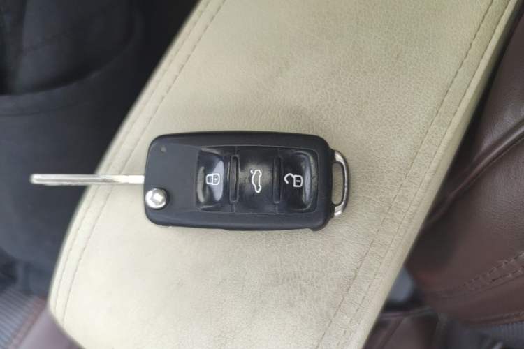 Used Skoda Rapid 2015 1.6L Automatic Smart Selection Model Vehicle Key
