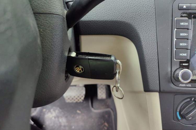 Used Skoda Rapid 2015 1.6L Automatic Smart Selection Model Vehicle Key