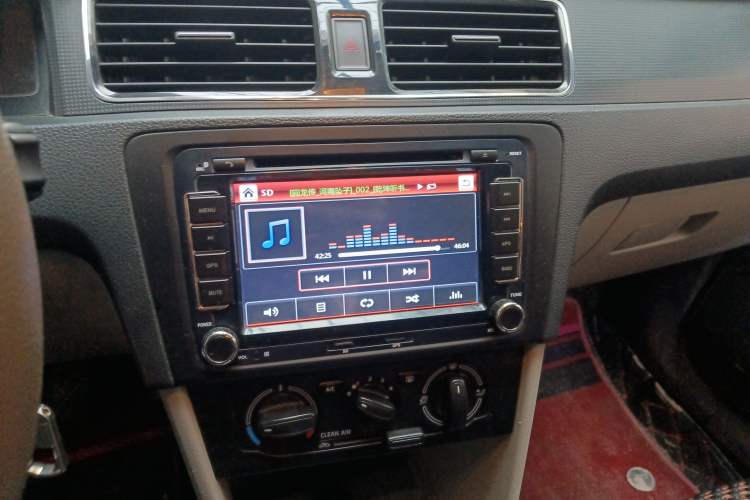 Used Skoda Rapid 2016 1.6L Manual Trend Edition Audio And AC Panel