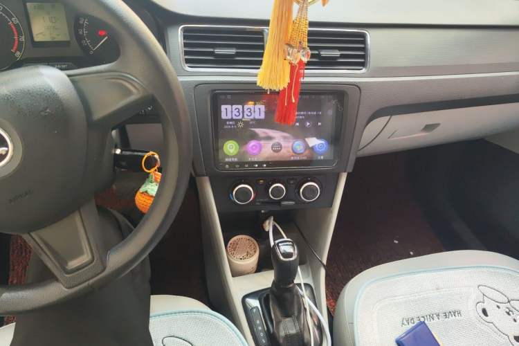 Used Skoda Rapid 2016 1.6L Automatic Chuanxing Edition Audio And AC Panel
