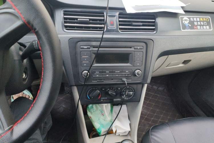 Used Skoda Rapid 2016 1.4L Manual Front-Wheel Drive Model Audio And AC Panel