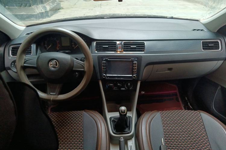 Used Skoda Rapid 2016 1.6L Manual Trend Edition Center Console