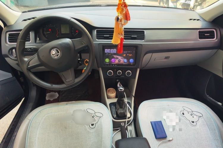 Used Skoda Rapid 2016 1.6L Automatic Chuanxing Edition Center Console