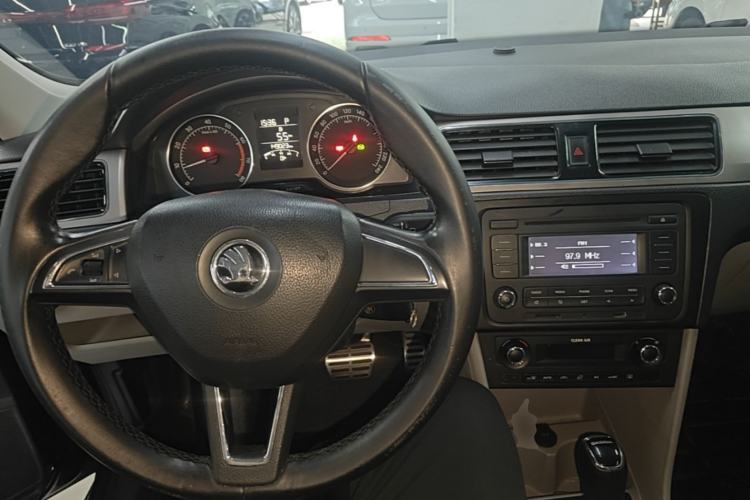 Used Skoda Rapid 2016 1.6L Automatic Zunxing Edition Center Console