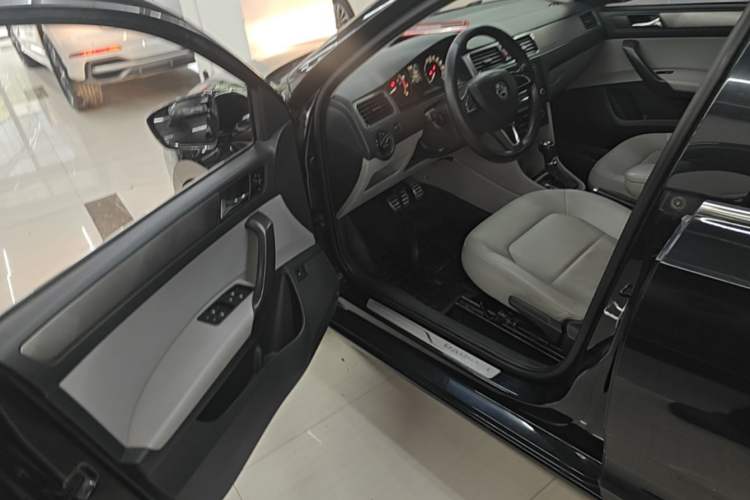 Used Skoda Rapid 2016 1.6L Automatic Zunxing Edition Driver Seat