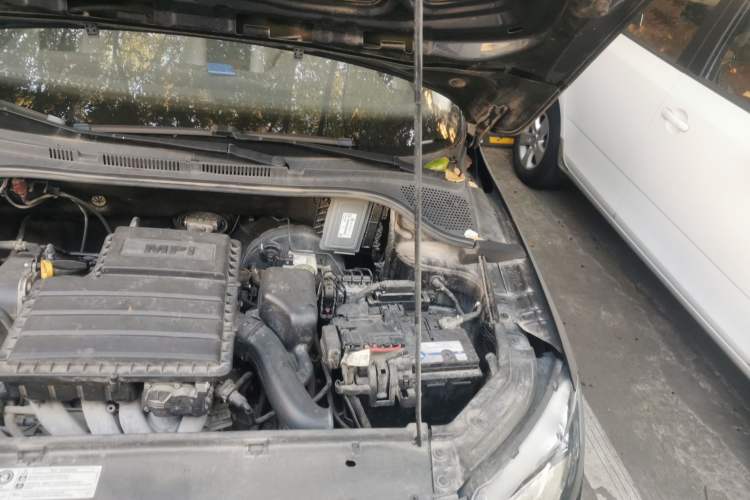 Used Skoda Rapid 2016 1.6L Automatic Chuanxing Edition Engine Bay Left