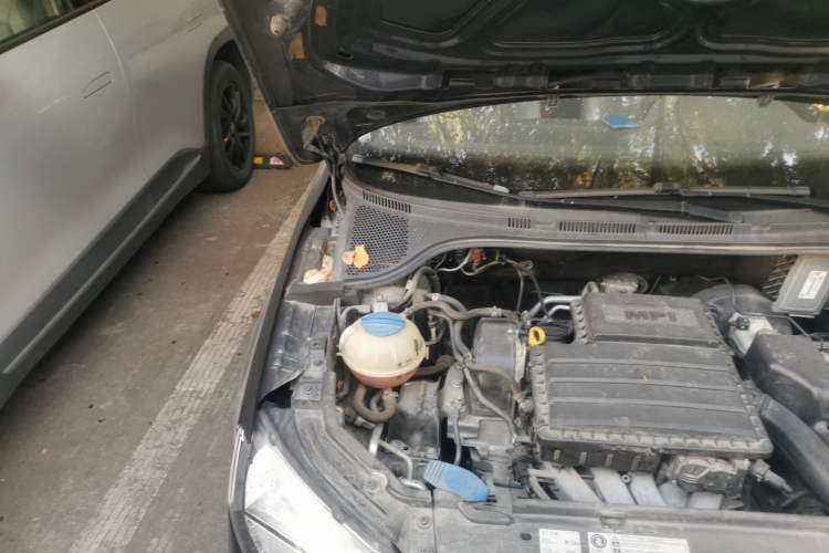 Used Skoda Rapid 2016 1.6L Automatic Chuanxing Edition Engine Bay Right