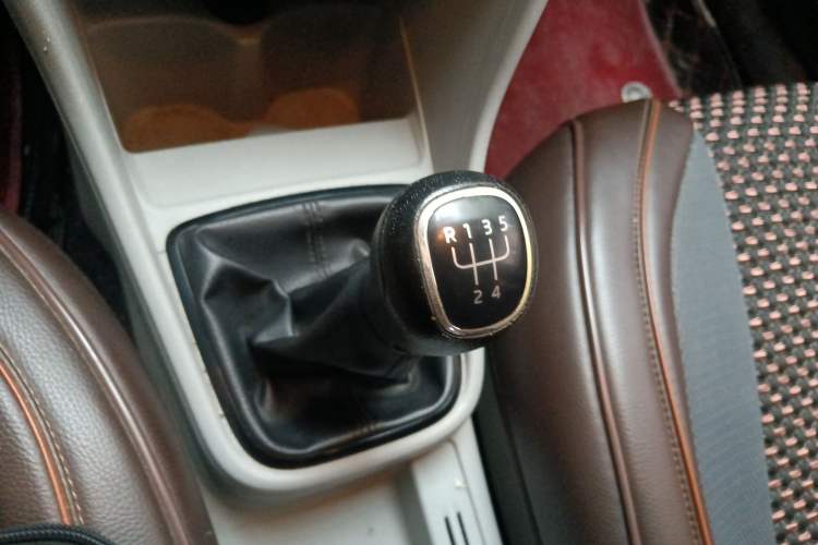 Used Skoda Rapid 2016 1.6L Manual Trend Edition Gear Lever