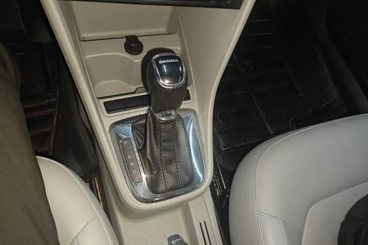 Used Skoda Rapid 2016 1.6L Automatic Zunxing Edition Gear Lever