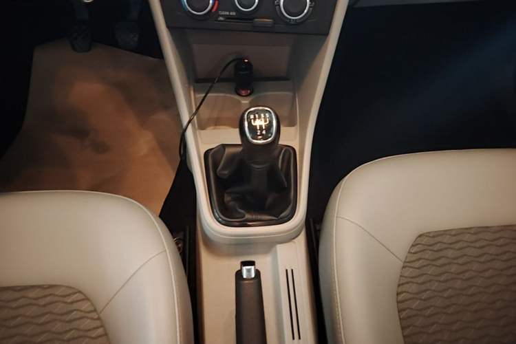 Used Skoda Rapid 2016 1.6L Manual Trend Edition Gear Lever