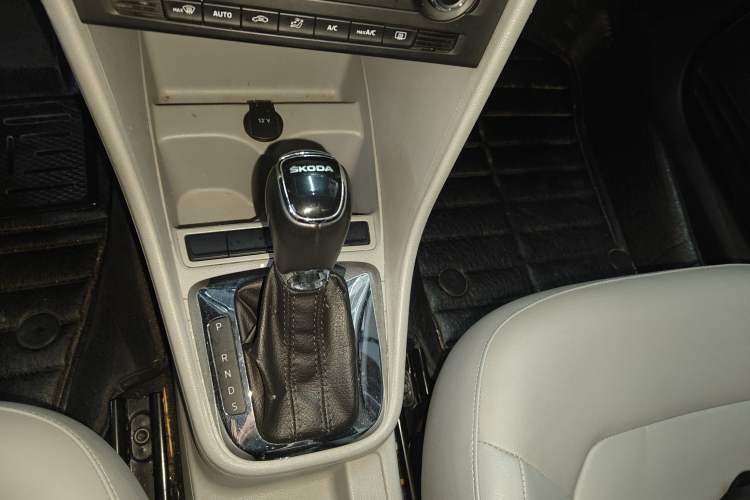 Used Skoda Rapid 2016 1.6L Automatic Zunxing Edition Gear Lever