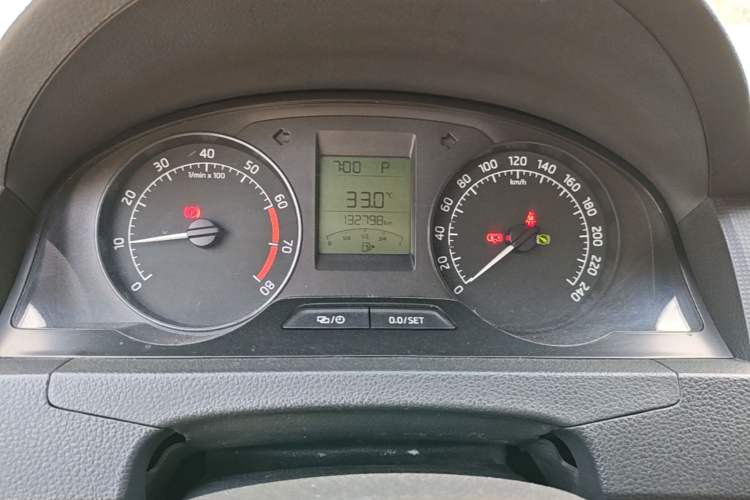 Used Skoda Rapid 2016 1.6L Automatic Front-Wheel Drive Model Instrument Cluster