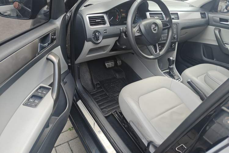 Used Skoda Rapid 2016 1.6L Automatic Zunxing Edition Interior 2